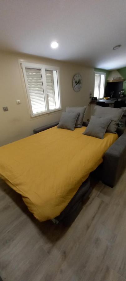 Logement Lumineux, Entierement Renove Avec Jardin Caumont-sur-Durance Bagian luar foto