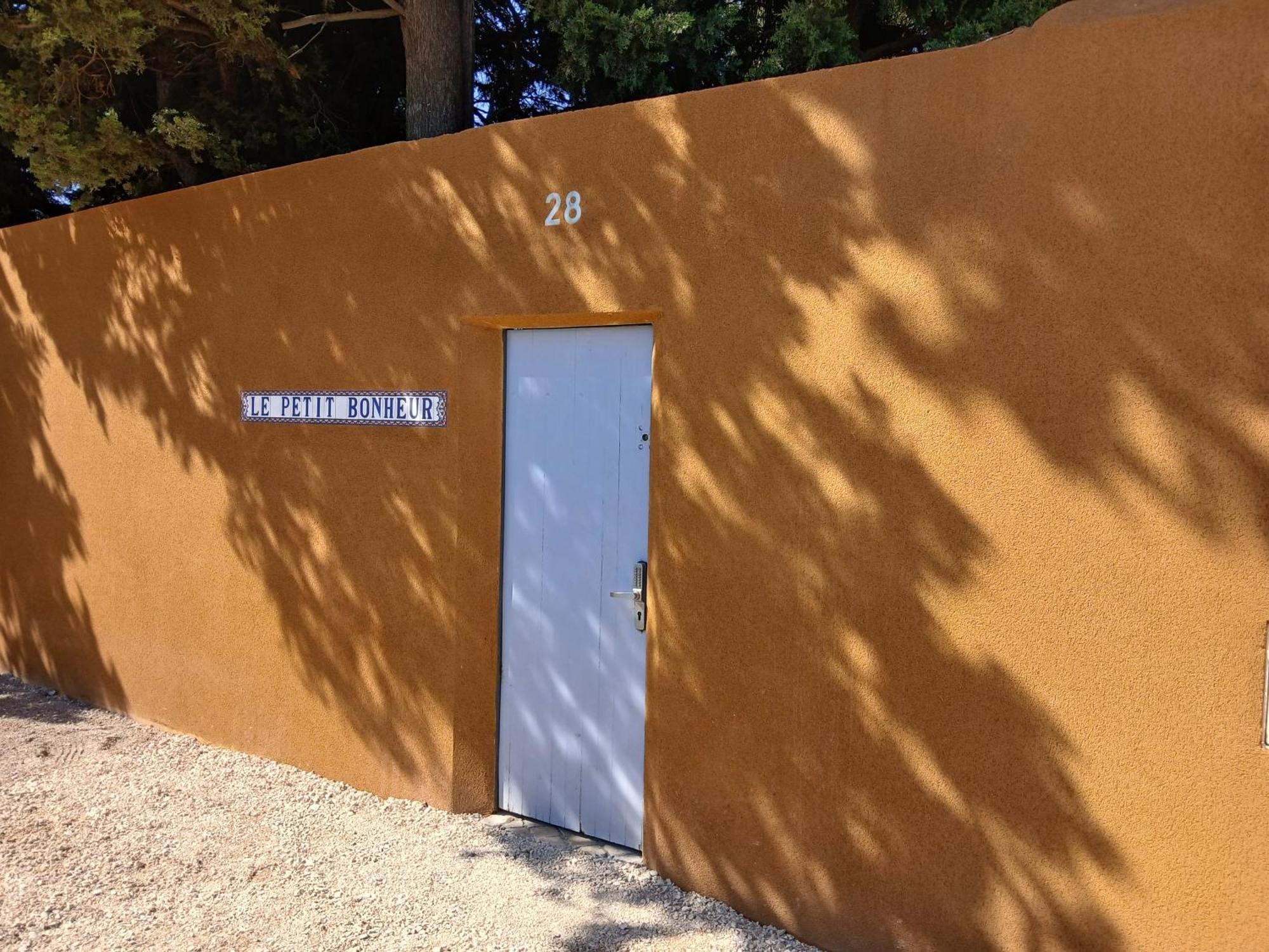 Logement Lumineux, Entierement Renove Avec Jardin Caumont-sur-Durance Bagian luar foto